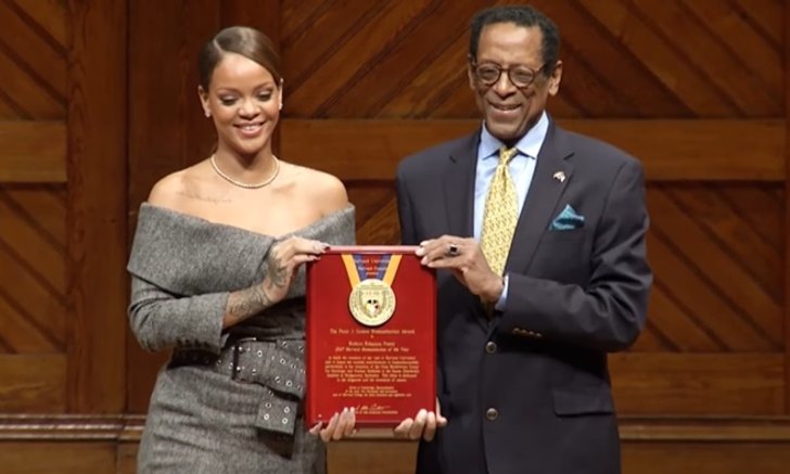 Rihanna ปลื้ม! รับรางวัลเกียรติยศจากมหาวิทยาลัยฮาร์วาร์ด