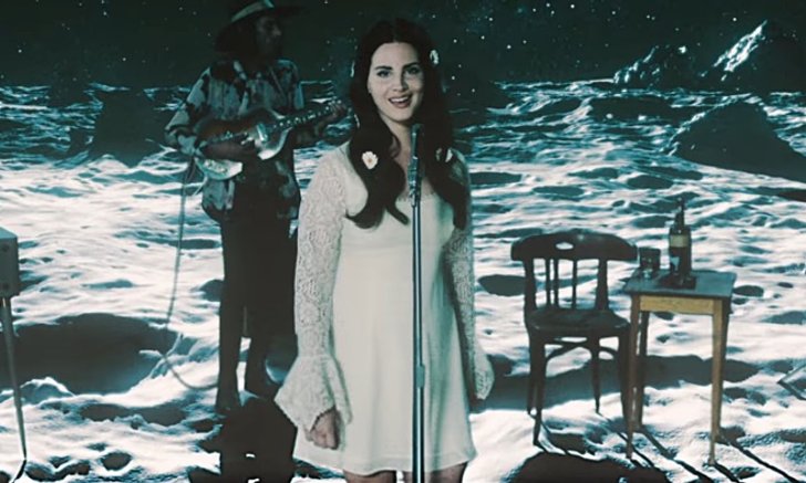 Lana Del Rey อินเลิฟท่ามกลางหมู่ดาวในเอ็มวี “Love”