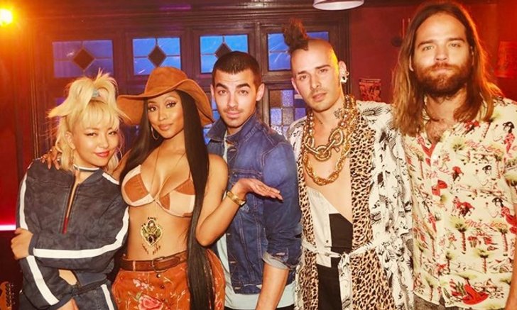 DNCE เพิ่มดีกรีความแก่นเซี้ยว ปล่อยซิงเกิล “Kissing Strangers” ft.Nicki Minaj