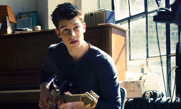 Shawn Mendes สนุกสนานรับซัมเมอร์กับ "There's Nothing Holdin' Me Back"