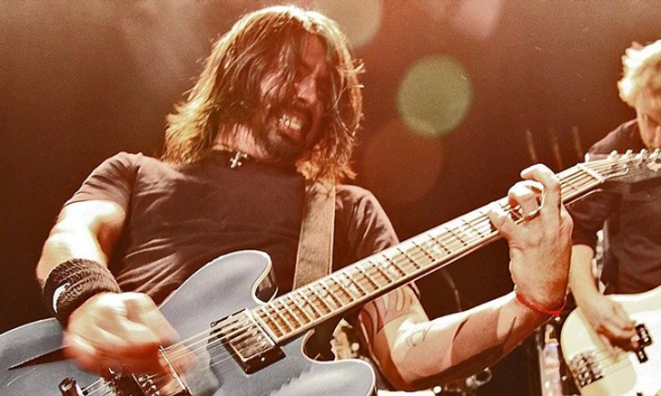 10 เพลงเด็ดของ Foo Fighters ที่ควรรู้จักก่อนไปดูคอนเสิร์ต