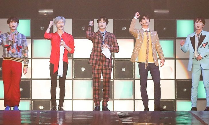 สมการรอคอย! SHINee จัดเต็มให้แฟนเพลงไทยเต็มอิ่มทุกเพลงฮิต