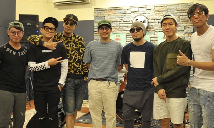 Mild, Scrubb ฟิตเต็มที่พร้อมลุยฝน ในคอนเสิร์ต Singing in the Rain