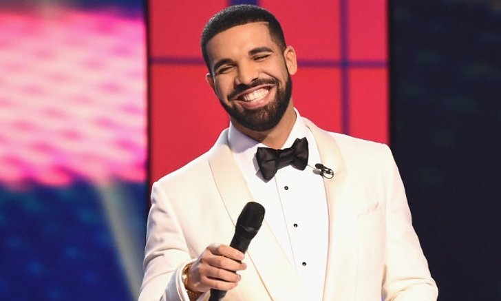 Drake เปิดตัวเพลงใหม่ “Signs” ในงาน Louis Vuitton Paris Fashion Show