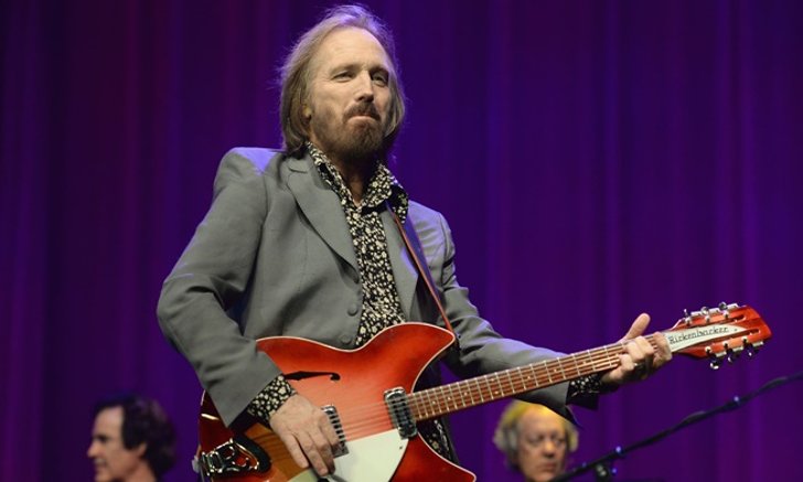 แฟนเพลงช็อค! "Tom Petty" ศิลปินร็อกรุ่นใหญ่ เสียชีวิตในวัย 66 ปี
