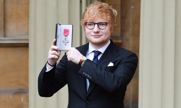 Ed Sheeran รับพระราชทานเครื่องราชฯ ชั้น MBE จากเจ้าฟ้าชายชาร์ลส์