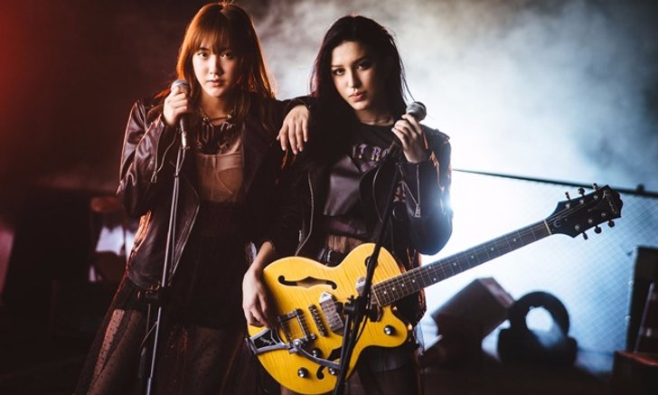 เอ็มม่า แพม ขอบคุณแฟนคลับ ปล่อยเพลง “คืนข้ามปี” เวอร์ชั่น 3 ภาษา