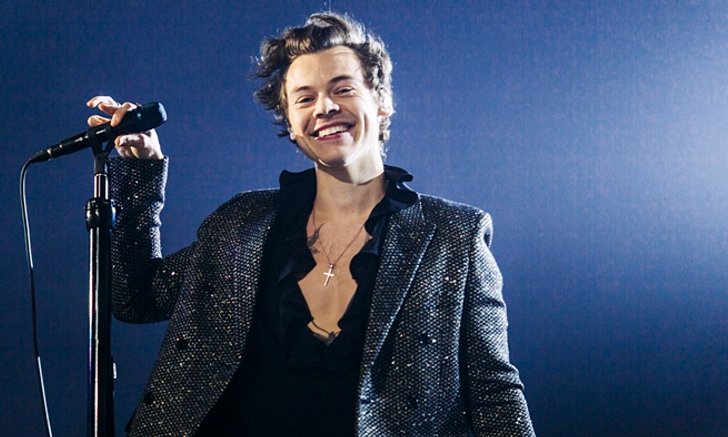 Harry Styles ทำแฟนๆ กรี๊ดลั่น เผยรสนิยม “ไบเซ็กชวล” ในเพลงใหม่