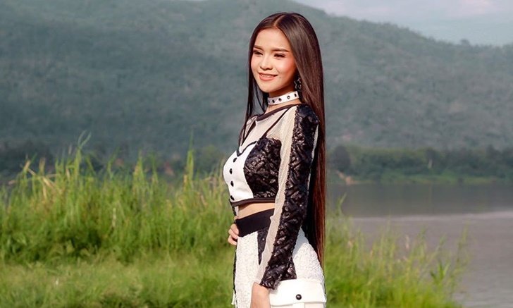 "อาม ชุติมา" โชว์เพลงใหม่ "มาทีหลังแต่ฮักอีหลี" เจอแฟนๆ เรียกร้องให้รีบปล่อย