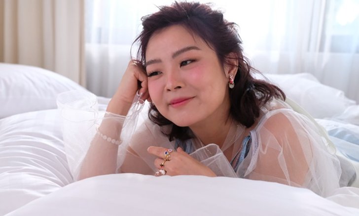 เหงารับปีใหม่! "ลุลา" ถ่ายทอดความรู้สึกจากชีวิตจริงในเพลงพิเศษ "ใครสักคน"