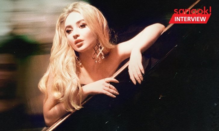 “Sabrina Carpenter” ชีวิตหลายบทบาท และจิตวิญญาณแห่งการเป็นศิลปินที่เติบโตเกินอายุ