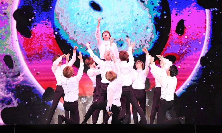 "SEVENTEEN" โชว์เพอร์ฟอร์แมนซ์สุดเจ๋ง สาดเอเนอร์จี้ล้นเวทีให้กะรัตไทย