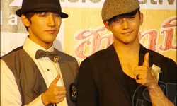 จุนโฮ – จุนซู 2PM บินไทยร่วมงานแถลงข่าว Mnet สยามดิสฯ แทบแตก