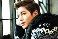 คิมฮยอนจุง (Kim Hyun Joong) แปลงโฉมเป็นผู้ชายฤดูใบไม้ร่วง