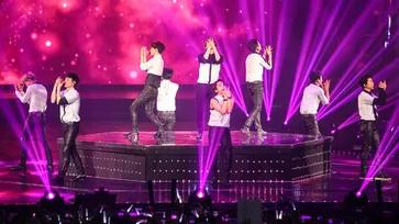 EXO(เอ็กซ์โซ) ร้อนแรงบอยแบนด์เกาหลีแห่งยุค คอนเสิร์ตสุดประทับใจ