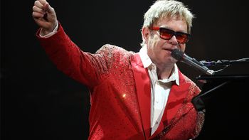 10 เพลงอมตะของ Elton John ที่คุณต้องฟัง