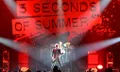 5 Seconds of Summer ชวนวัยรุ่นโดดยับสนั่นฮอล ร้องเล่นไม่มีเหนื่อย