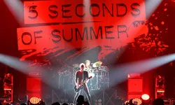 5 Seconds of Summer ชวนวัยรุ่นโดดยับสนั่นฮอล ร้องเล่นไม่มีเหนื่อย