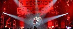 5 Seconds of Summer ชวนวัยรุ่นโดดยับสนั่นฮอล ร้องเล่นไม่มีเหนื่อย