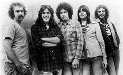 The Eagles ประกาศยุบวงอย่างเป็นทางการ หลัง Glenn Frey เสียชีวิต