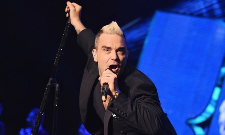 Robbie Williams เซอร์ไพรส์แฟนเพลงในรอบ 16 ปี!