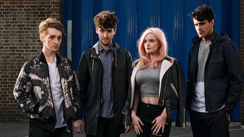 Clean Bandit วงดนตรีรุ่นใหม่ที่นำดนตรียุคใหม่ และ คลาสสิคมาผสมได้ลงตัว!