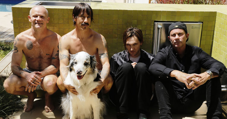 ตอกย้ำถึงความเก๋าของวงร็อคในตำนาน “Red Hot Chili Peppers”