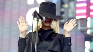 จุดเปลี่ยนชีวิตของ "Sia" สุดยอดนักร้องนักแต่งเพลงแห่งทศวรรษ