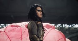 Katy Perry สุดสตรอง! กระโดดร่มอย่างเท่ในเอ็มวี “Rise”