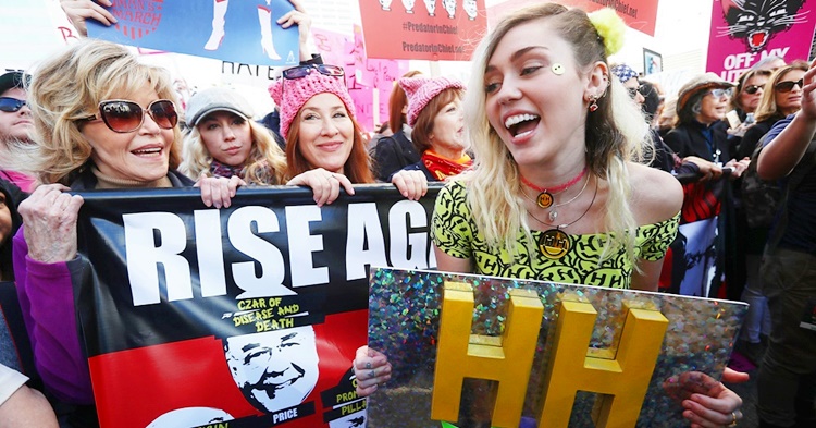 Miley Cyrus, Kate Perry, Rihanna นำทีมศิลปินร่วมขบวนต่อต้าน Trump