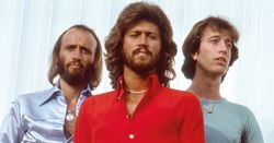 Bee Gees รำลึกไปกับเพลงเพราะๆ ใน Timeless: The All-Time Greatest Hits