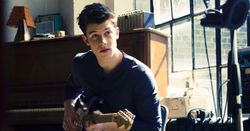 Shawn Mendes สนุกสนานรับซัมเมอร์กับ "There's Nothing Holdin' Me Back"