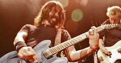 10 เพลงเด็ดของ Foo Fighters ที่ควรรู้จักก่อนไปดูคอนเสิร์ต