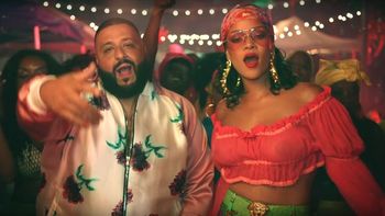 Rihanna โชว์ลุคสุดเปรี้ยวในเอ็มวีของ DJ Khaled “Wild Thoughts”