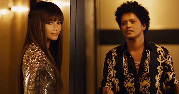 Bruno Mars ชวน Zendaya มาสยิวด้วยกันหน่อยๆ ในเอ็มวี “Versace on the Floor”