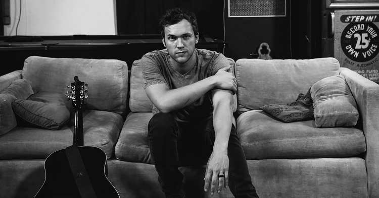 Phillip Phillips หนุ่มหล่อสายโฟล์คร็อก ส่งซิงเกิลใหม่ "Miles"