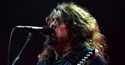 Foo Fighters Live in Bangkok: คอนเสิร์ตรียูเนียนกับความระห่ำอันอบอุ่น