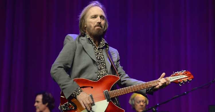 แฟนเพลงช็อค! "Tom Petty" ศิลปินร็อกรุ่นใหญ่ เสียชีวิตในวัย 66 ปี