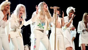 Kesha และเหล่าศิลปินสนับสนุน #MeToo ในงาน Grammy Awards