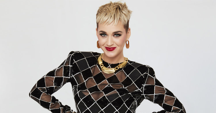 Katy Perry ถูกกล่าวหาว่าคุกคามทางเพศ เมื่อเธอจูบผู้เข้าแข่งขัน American Idol
