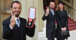 Ringo Starr มือกลอง The Beatles เข้ารับพระราชทานยศอัศวินจากเจ้าชายวิลเลี่ยม