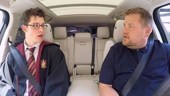 Shawn Mendes แต่งตัวเป็น Harry Potter-ตะโกนด่ารถคันอื่นใน Carpool Karaoke