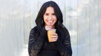 Demi Lovato ถูกนำตัวส่งโรงพยาบาลหลังใช้ยาเกินขนาด