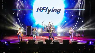 N.Flying จัดเต็มเล่นสดไม่มียั้ง ใกล้ชิดแฟนๆ เต็มที่ ในแฟนมีตติ้งครั้งแรกในไทย
