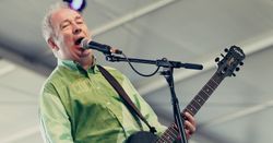 Pete Shelley นักร้องนำวงพังก์ร็อค Buzzcocks เสียชีวิตในวัย 63 ปี