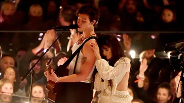 "Shawn-Camila" ทำแฟนๆ กรี๊ด! โชว์เพลง "Señorita" เวอร์ชั่นแนบชิด