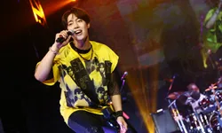 “คิม ฮยอนจุง” ระเบิดความร้อนแรงในคอนเสิร์ตเต็มรูปแบบ 2 ชม. เต็ม