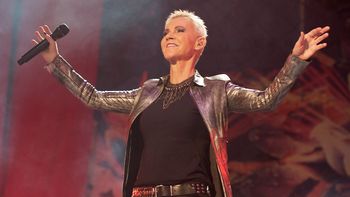 "Marie Fredriksson" นักร้องนำวงระดับโลก "Roxette" เสียชีวิตในวัย 61 ปี