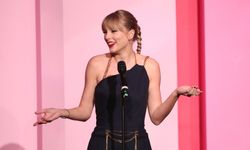 Taylor Swift พูดถึงคำวิจารณ์ที่ได้รับตลอด 15 ปีหลังรับรางวัล “ผู้หญิงแห่งทศวรรษ”