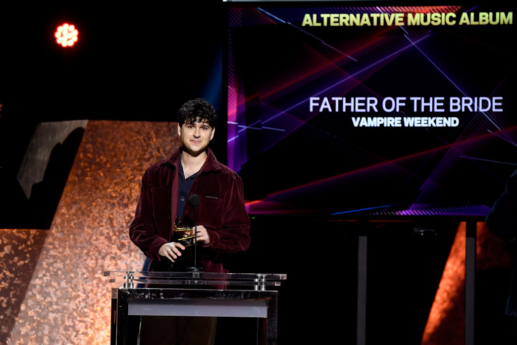 Best Alternative Music Album ตกเป็นของ Vampire Weekend